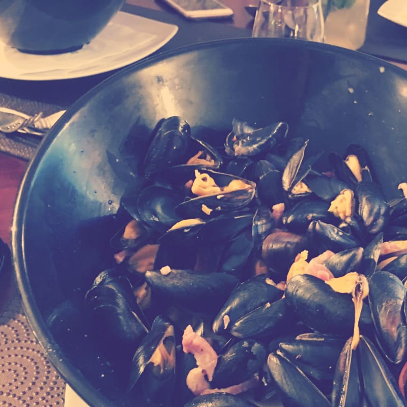 Moules au foie gras: excellent, et pas écœurant du tout! - Photo de La  taverne a moules, Conflans-Sainte-Honorine - Tripadvisor