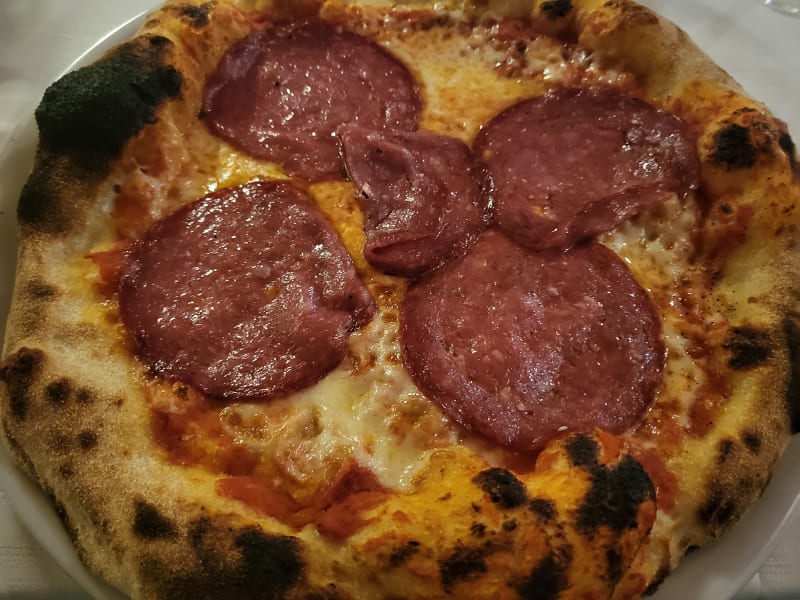 Pizza al salame - Viridian Restaurant & Gourmet Pizza