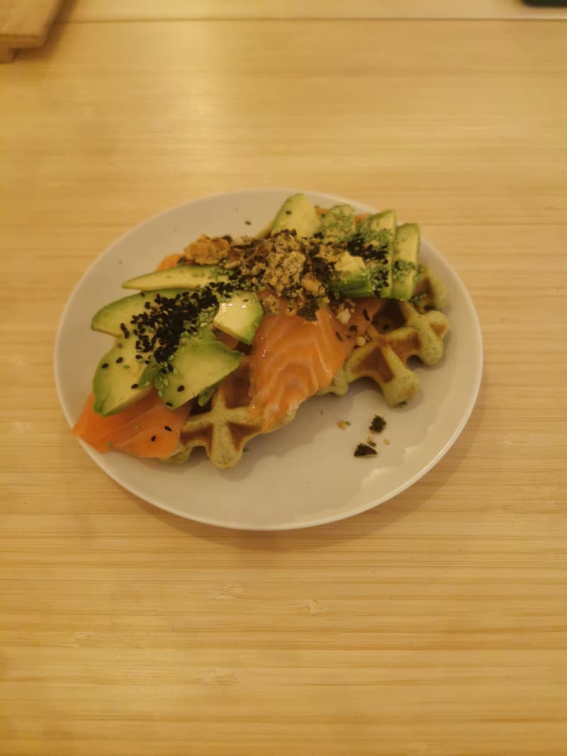 Waffle with salmon and avocado - Hug the Tea, The Hague