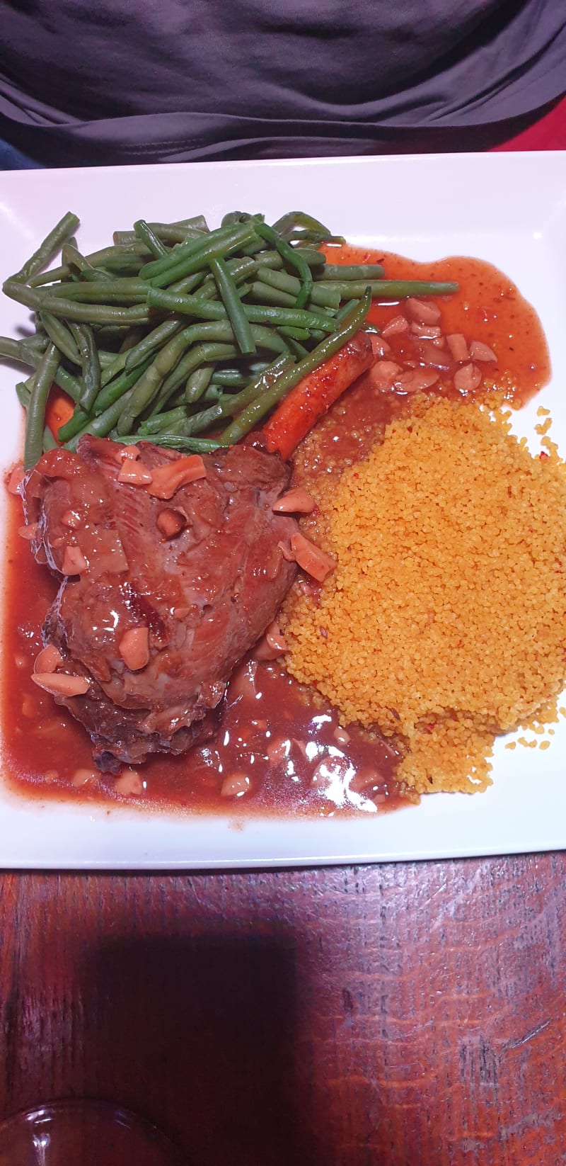 Souris d agneau mariné a la kwak, noix de cajou semoule epice et haricots verts - Taverne Gambrinus