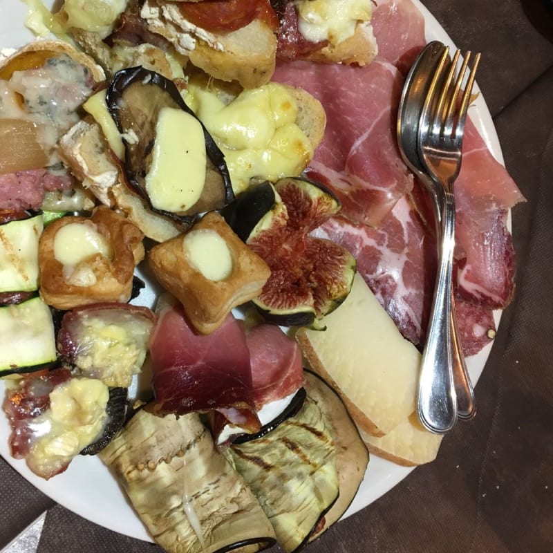 Antipasto del lupo. Sfizioso e originale. Tutto ottimo. - Ristoro Lupo De' Lupis