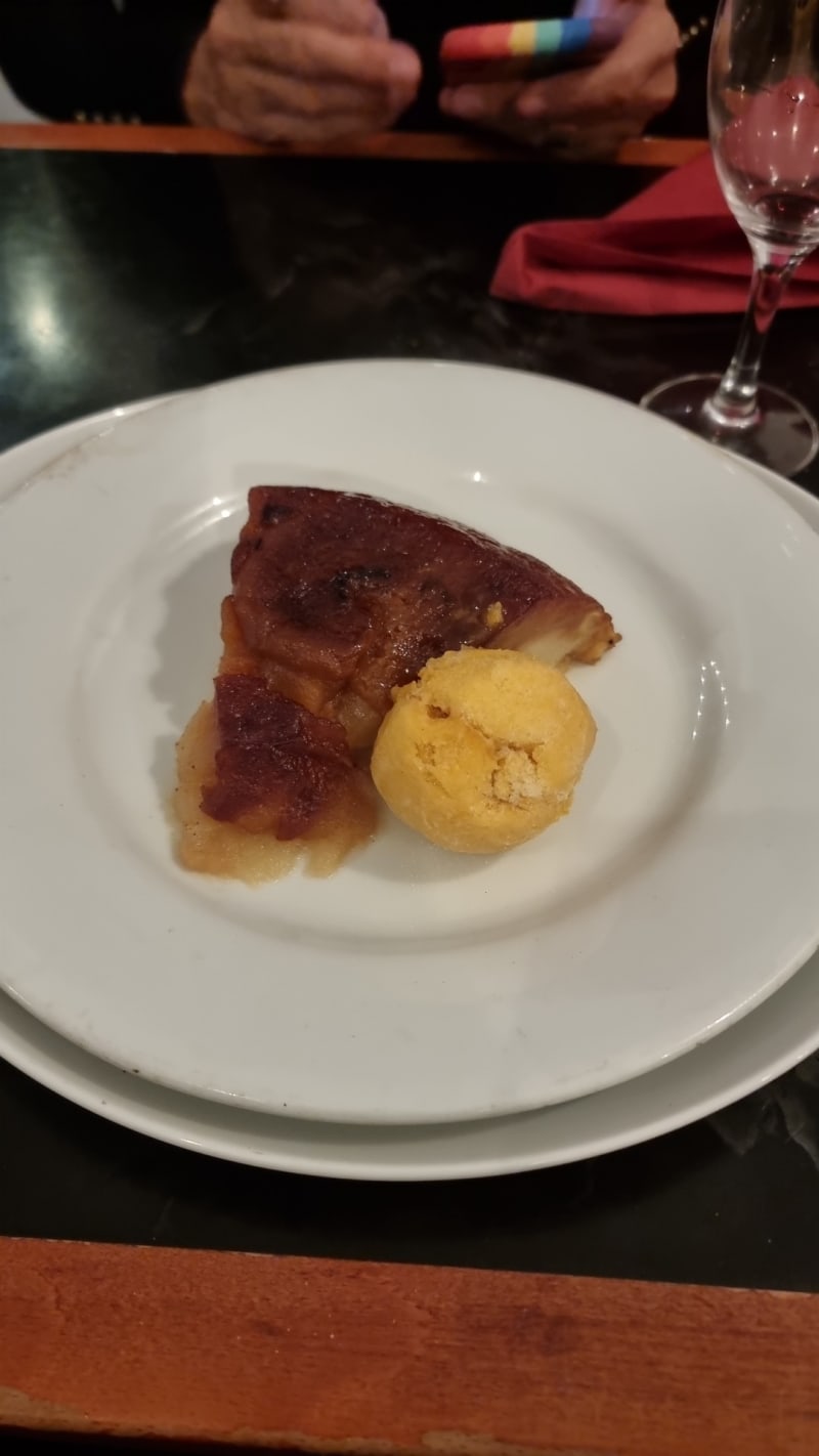 Tarte tatin fait maison flambé à l'armagnac - L'étoile de l'Est, Paris