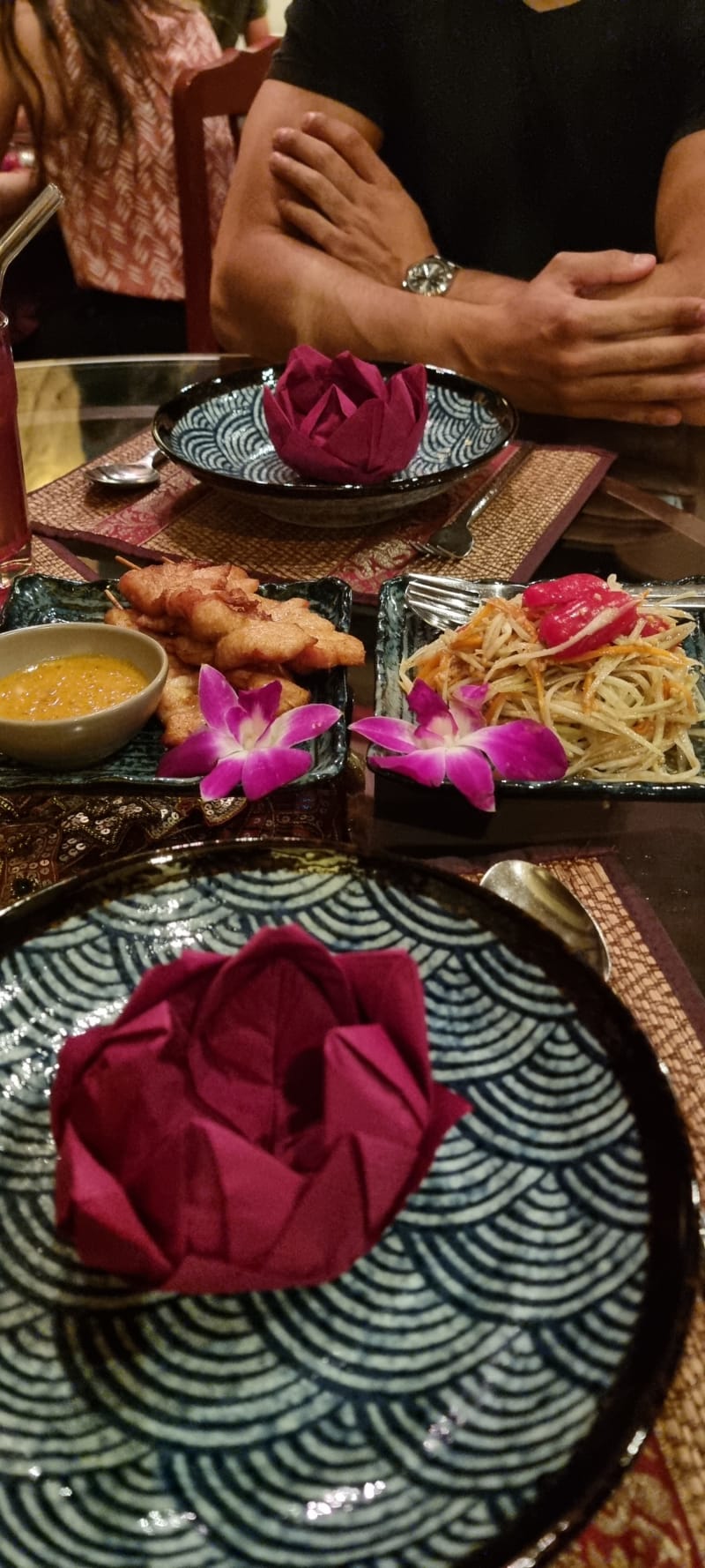 Entrées : Salade De Papaye Et Brochettes De Poulet Satay - Chiang Mai Thai Restaurant, Geneva