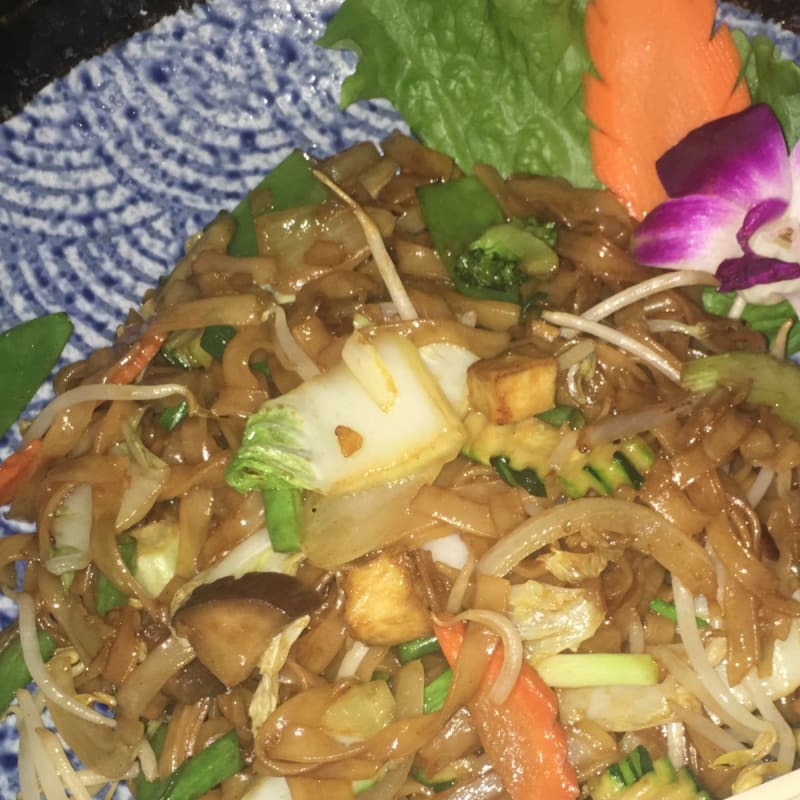 Pad Thai noodles with sautés fresh vegetables - Chiang Mai Thai Restaurant, Geneva