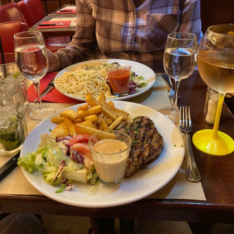 Pavé de bœuf et escalope de veau normande - Cordial Café, Paris