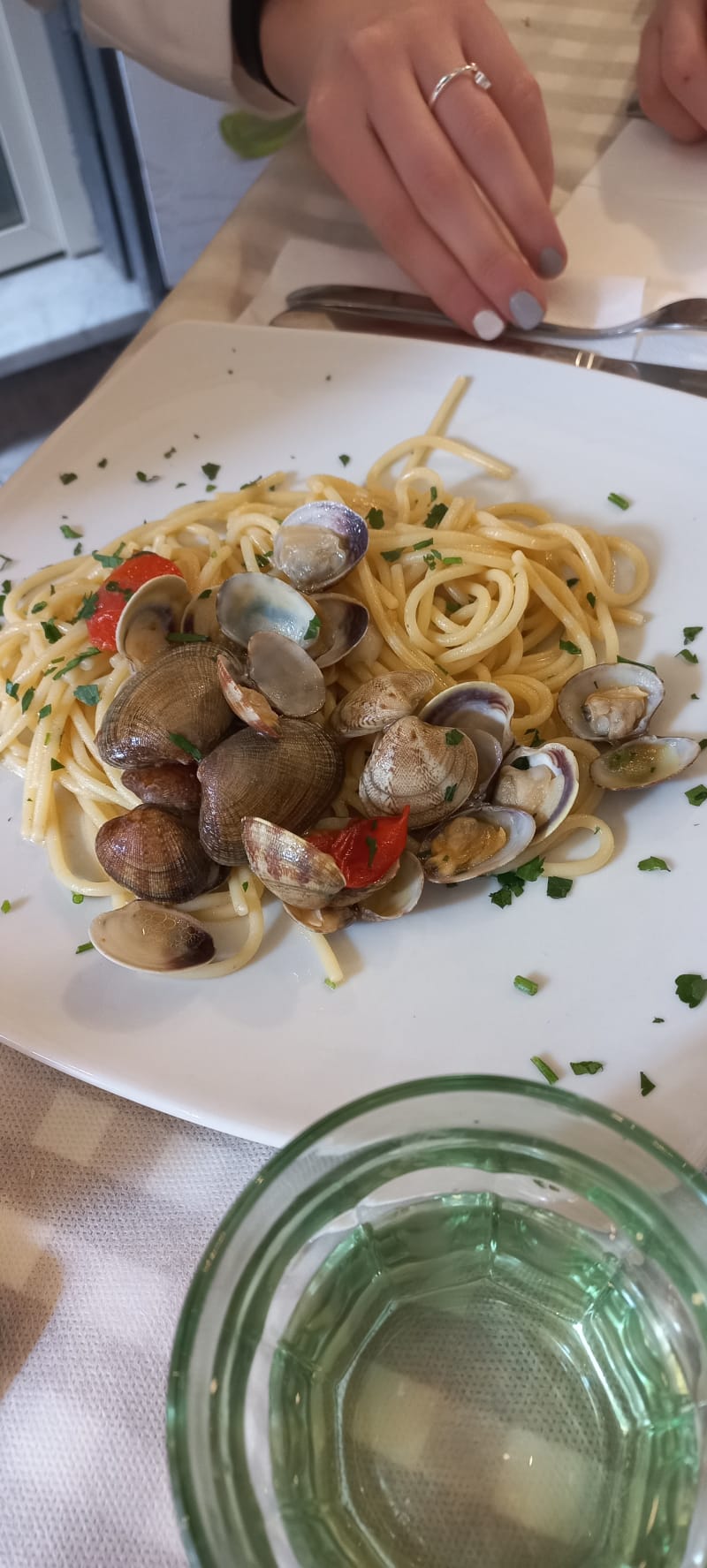 Spaghetti Alle Vongole Con Tarallo Sbriciolato - Addu Fratemo - Trattoria e Pizzeria, Naples