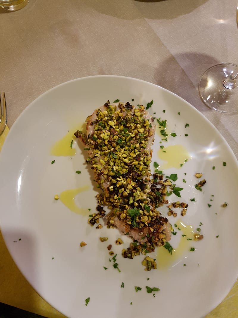 Filetto di tonno in crosta di pistacchio - Casetta di Marzapane, Rome