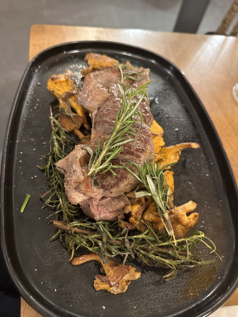 Tagliata con girolle de saison - Melagodo, Paris