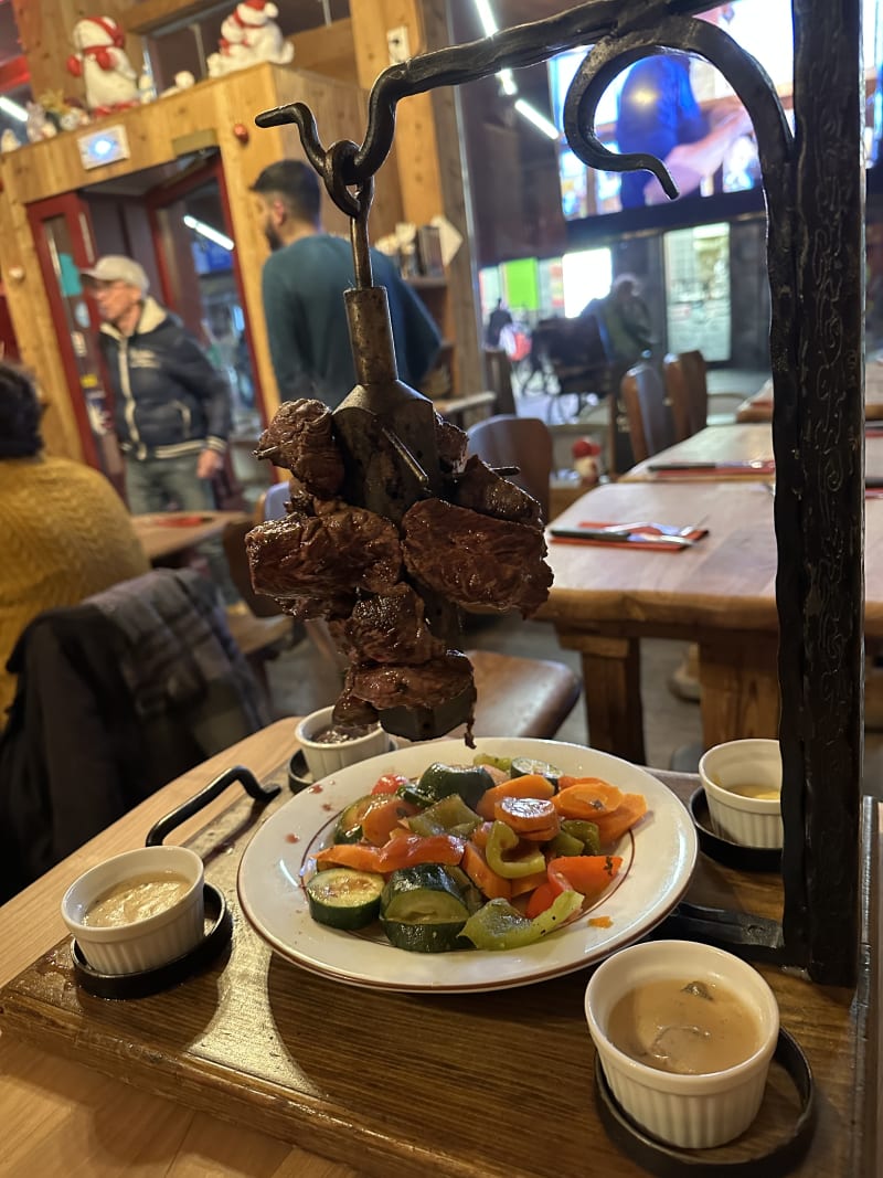 Potence de viande 300g /personne Flambée au cognac et légumes  - La Potence, Strasbourg