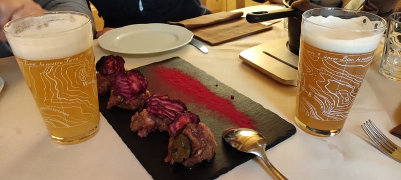 Battuta di carne al tartufo con rapa rossa croccante. 1 porzione divisa in 4 - Malga Millegrobbe