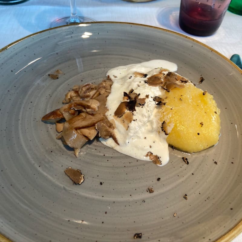 Polenta mit Burrata, Steinpilzen und Trüffel  - Lavoi