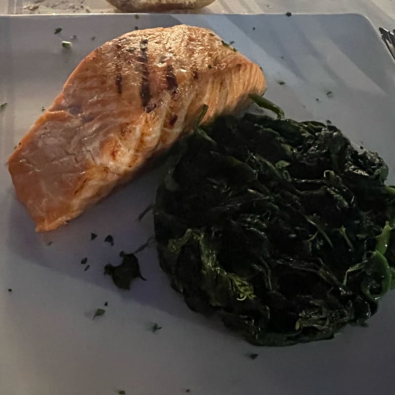 Trancio di salmone e spinaci  - Ristorante Plinio 1988