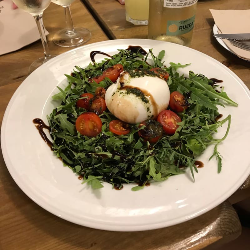 Ensalada de burrata - Tucco Real Food Born, Barcelona