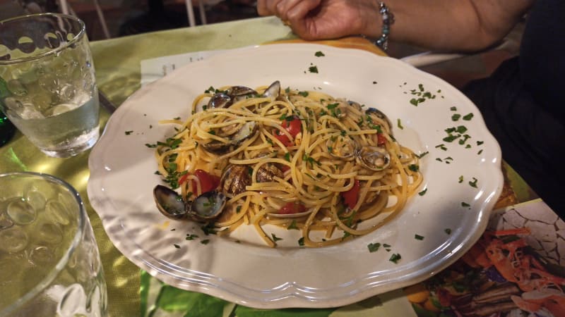 Spaghetti alle vongole - Hotel Ristorante La Rondinella baia di Sorgeto, Forio