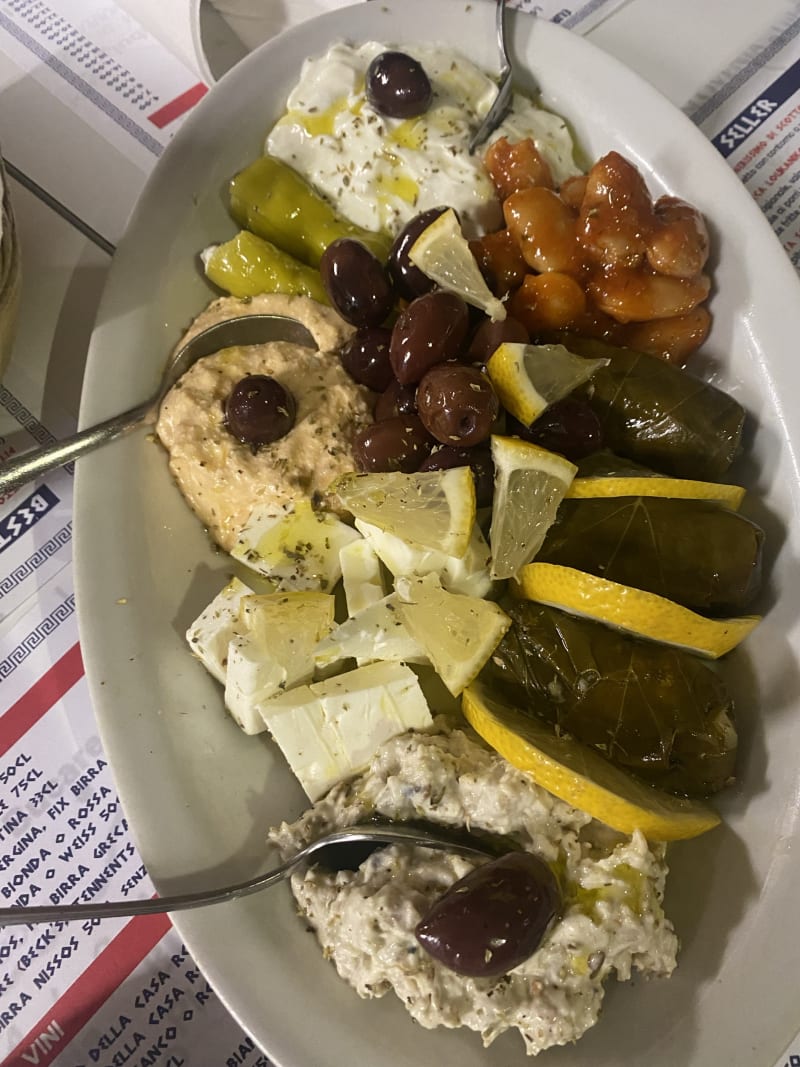 Benny's Taverna Greca, Massa