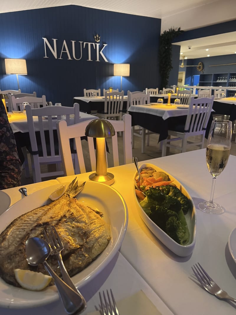 Nautk - Restaurant & Rooftop, Parede