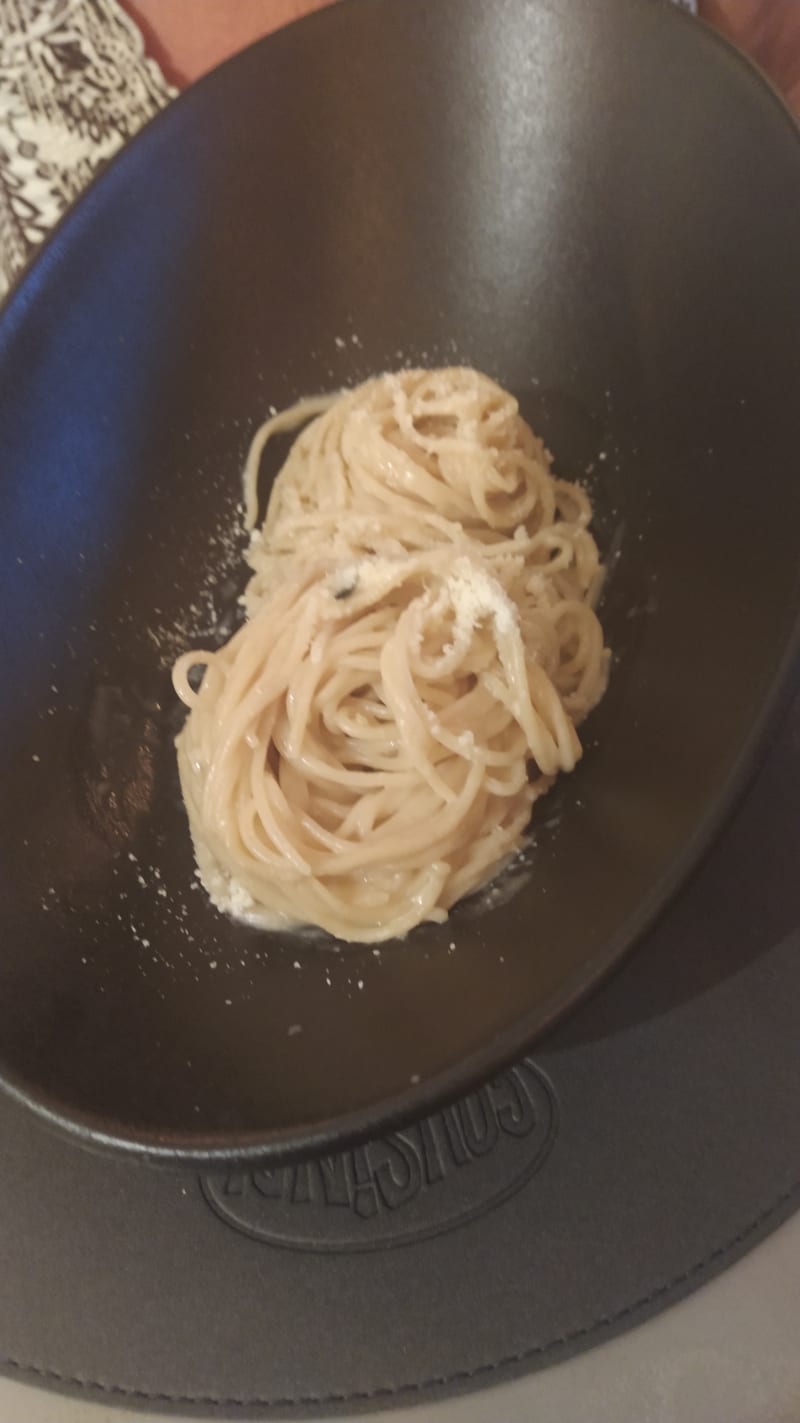 Spaghetti farina di ceci con burro parmigiano e salvia  - Cousiná, Cagliari