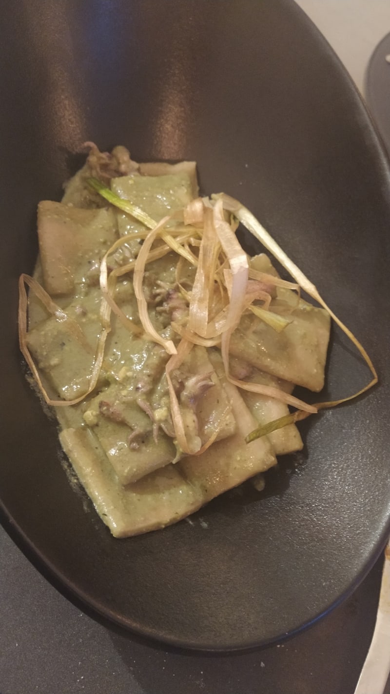 Paccheri con calamari, pesto e porro abbrustolito  - Cousiná, Cagliari