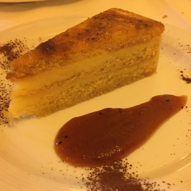 Pastís de la casa amb crema - La Taverna del Bon Vi, Girona