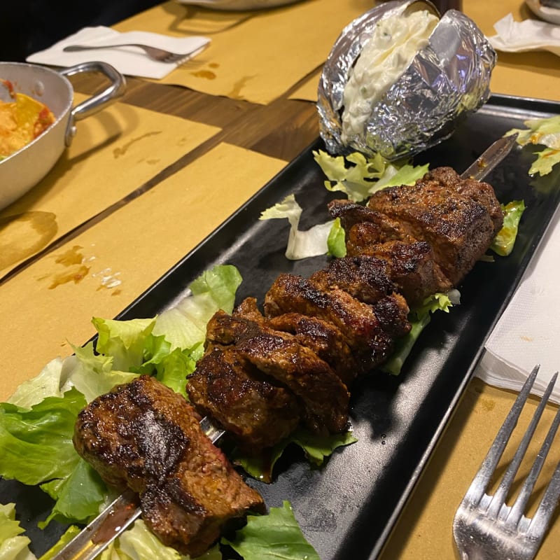 Bocconcini di manzo con salsa BBQ e patata al cartoccio con panna acida  - T-Bone Station Crispi, Rome