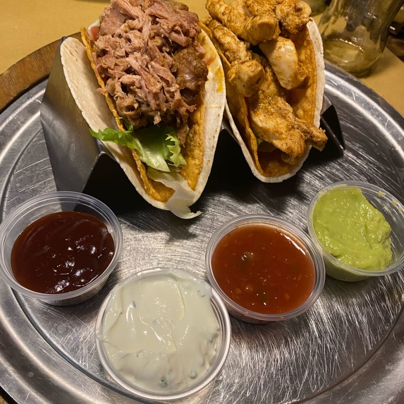 Tortillas di mais con fajita di pollo e pulled pork  - T-Bone Station Crispi, Rome