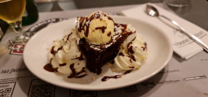 Brownie with cream and icecream - T-Bone Station Crispi, Rome