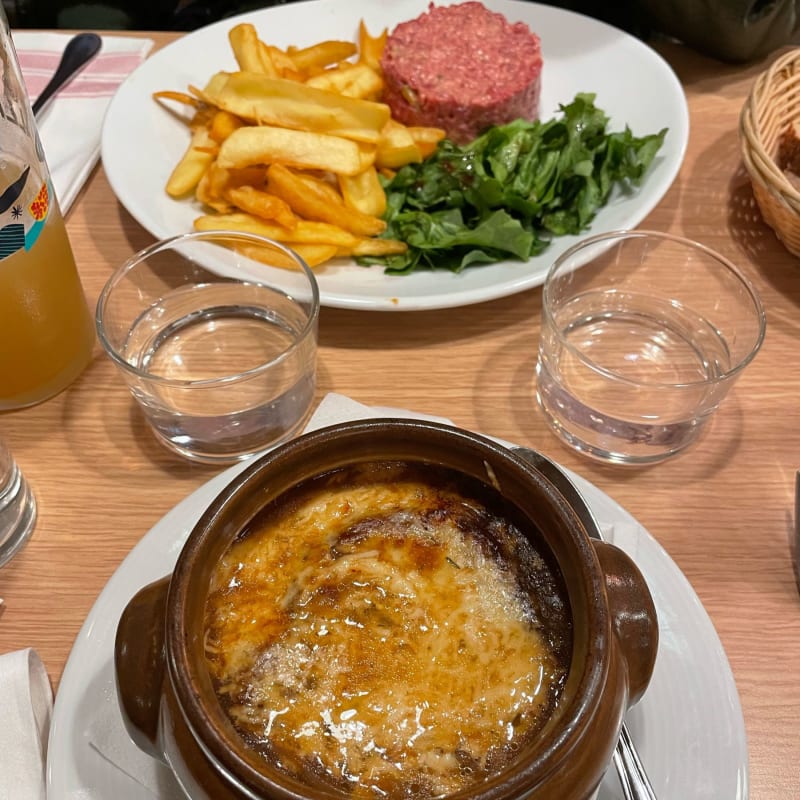 Tartare & onion soup  - Les Bacchantes, Paris