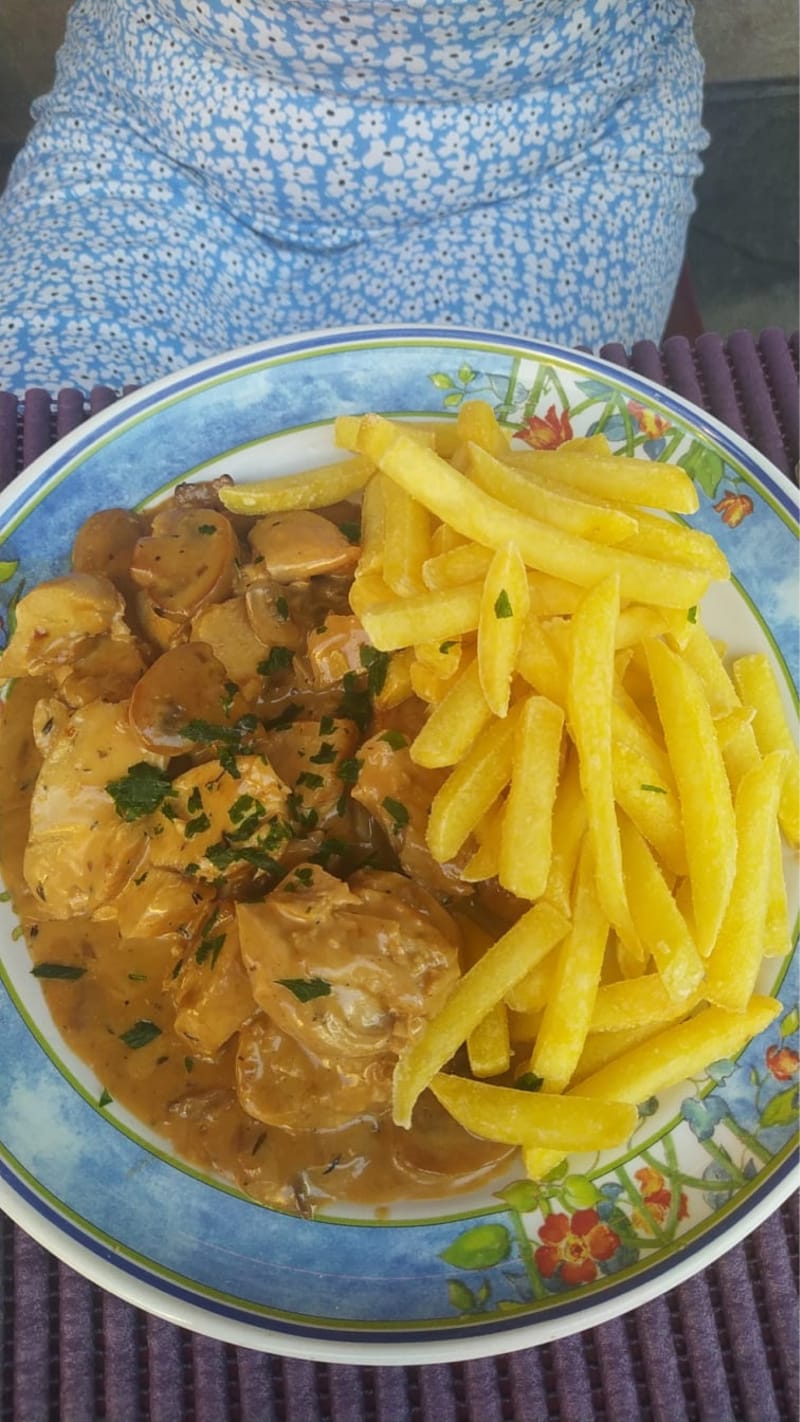 Salade mêlée et chèvre chaud au miel sur toasts (entrée) - Le Blason, Geneva