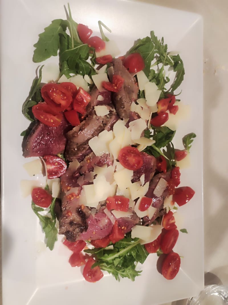 Tagliata rucola grana e pomodorini  cottura al sangue - Antico Guerriero