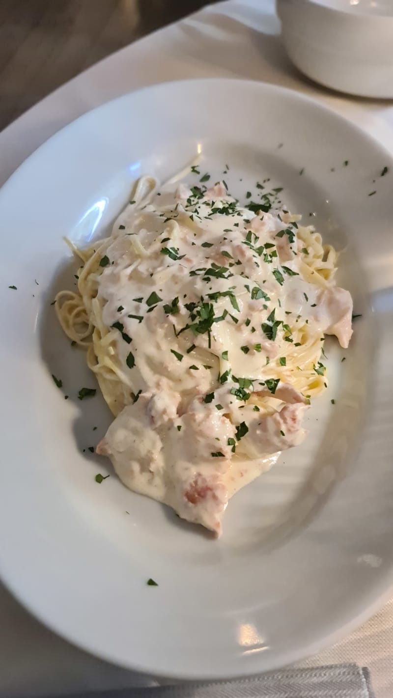 Tagliolini al salmone - Ristorante Pizzeria dell'Angelo