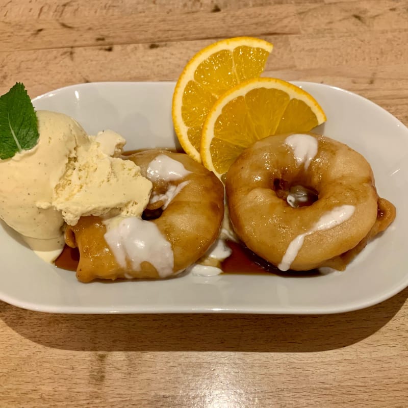 beignets d'ananas caramélisé au lait de coco et glace vanille - Naly, Ixelles