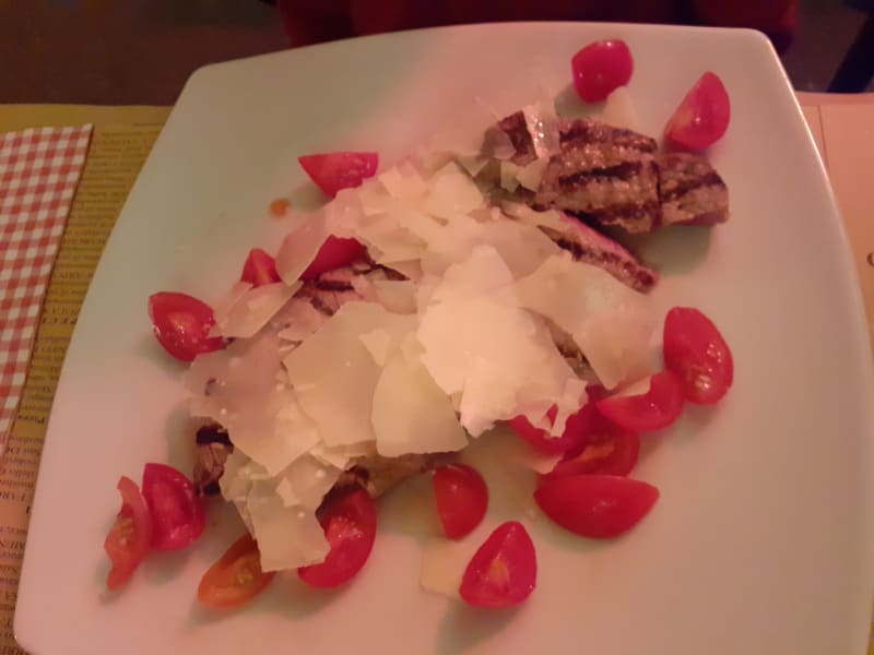 Tagliata di manzo con pomodorini e rucola - Nonno Mede Pizzeria Osteria, Siena