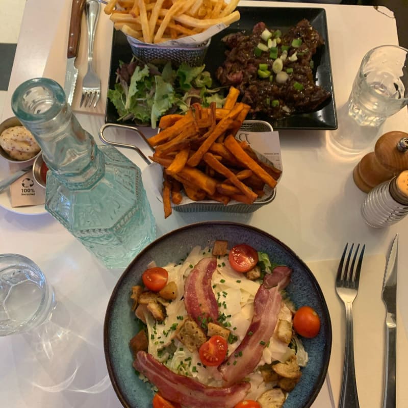 Salade cesar + Bœuf + Frites de patates douces - Le Comptoir Parmentier, Paris