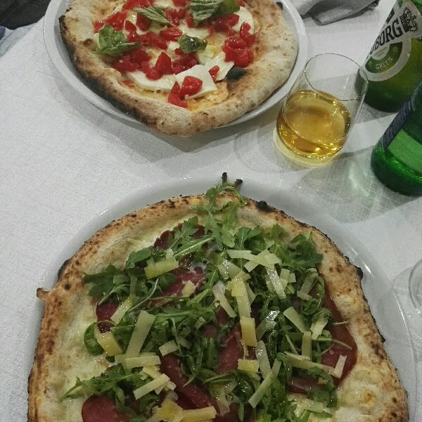 pizze : Brasaola rucola e grana e pomodorini e fiordilatte - Santa Maria