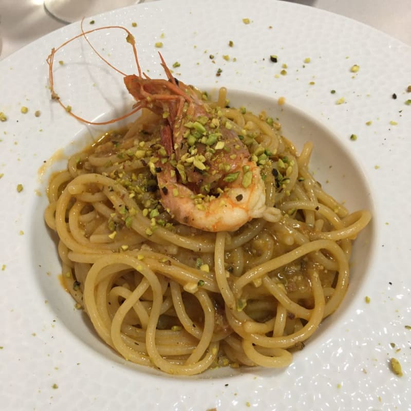 Spaghettone di Gragnano con gambero rosso e granella di pistacchio - Santa Maria