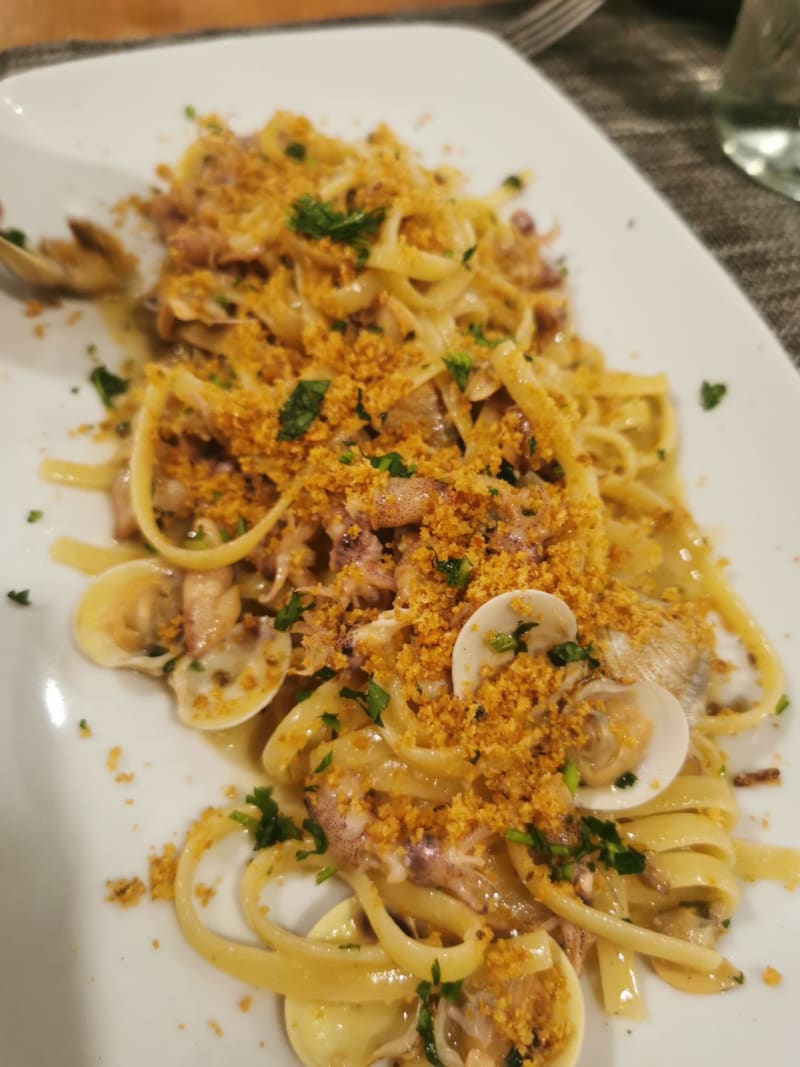 Tagliatelle con le vongole, calamaretti e pangrattato  - Masandro, Rome