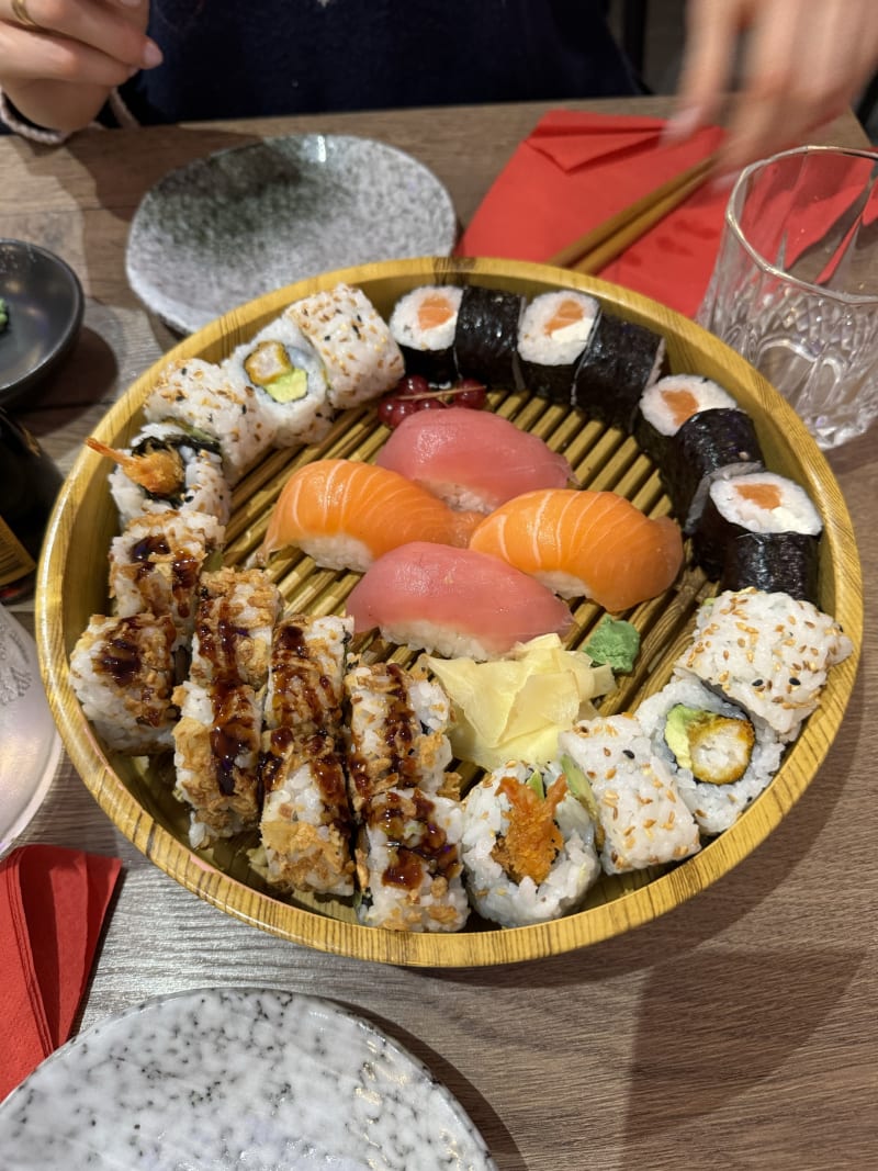 Yookoso, Paris