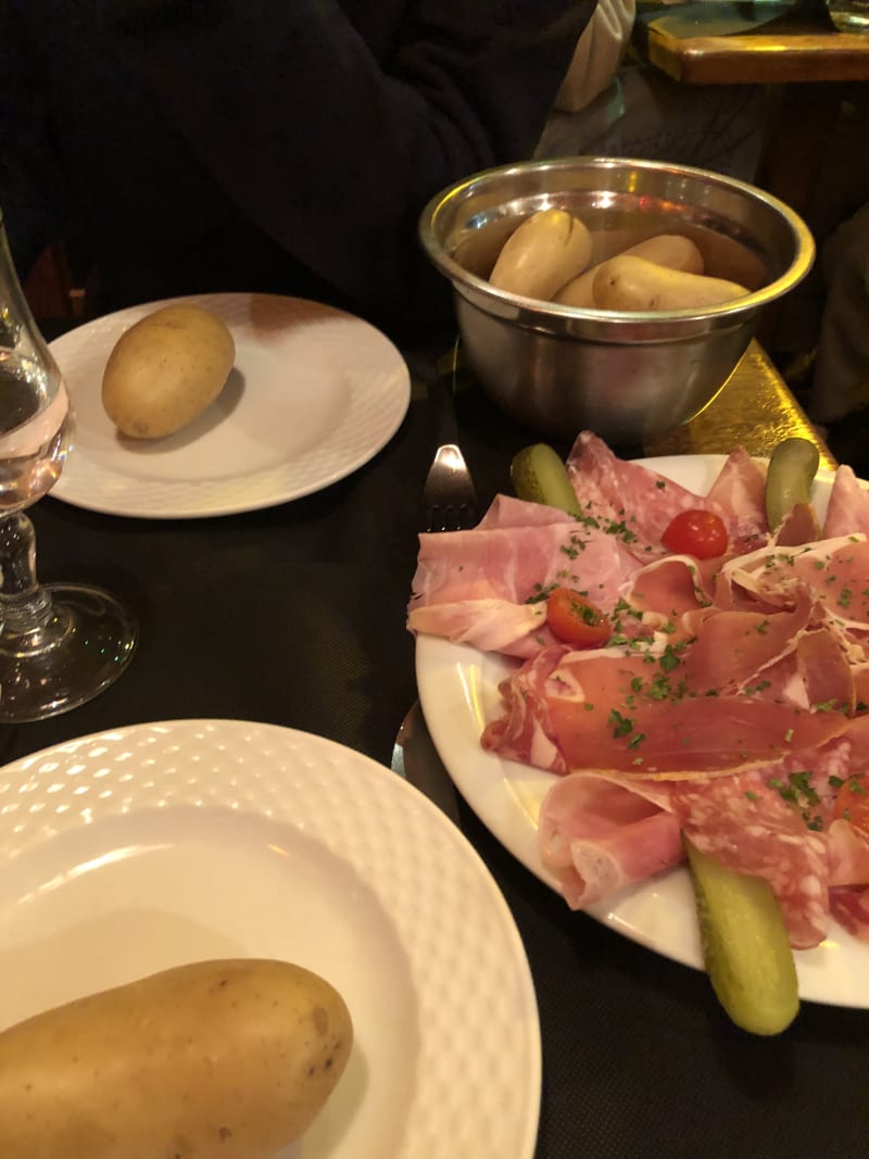 Charcuterie (avec raclette) - La Luge, Paris