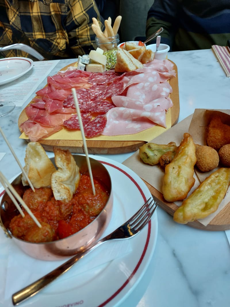 Tagliere Misto, Polpette Di Manzo E Stuzzichini In Coppu - Signorvino - Milano Pasubio, Milan