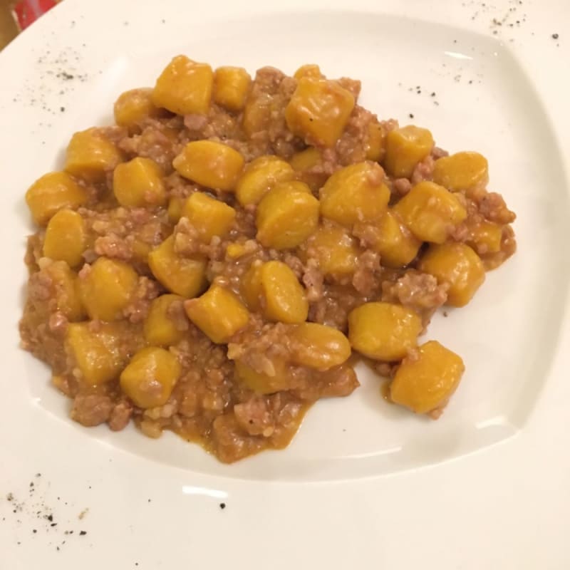 Gnocchi di zucca con ragù di salsiccia - Osteria in Besozzo