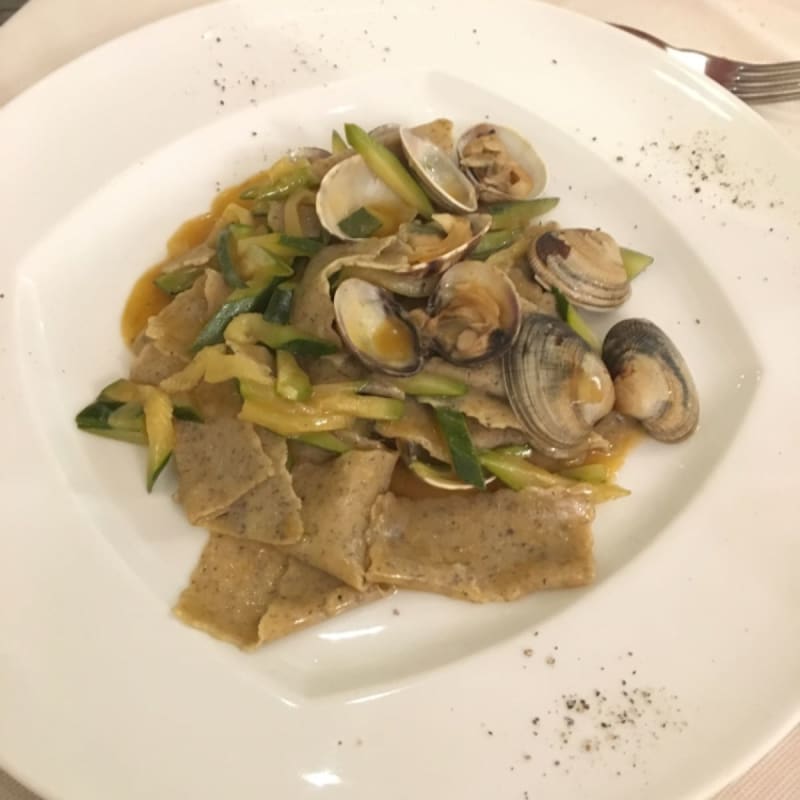 Maltagliati al grano saraceno con vongole e zucchine - Osteria in Besozzo