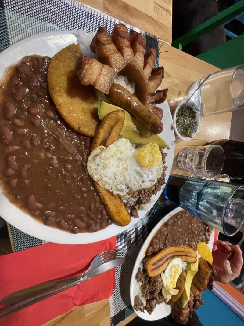 El Pueblito, Paris