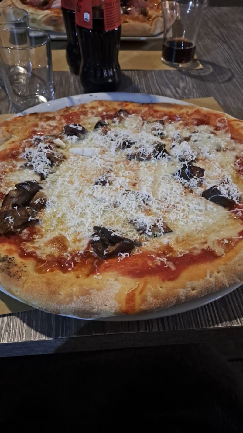 Pizza Luna - CRU Winery, Catania