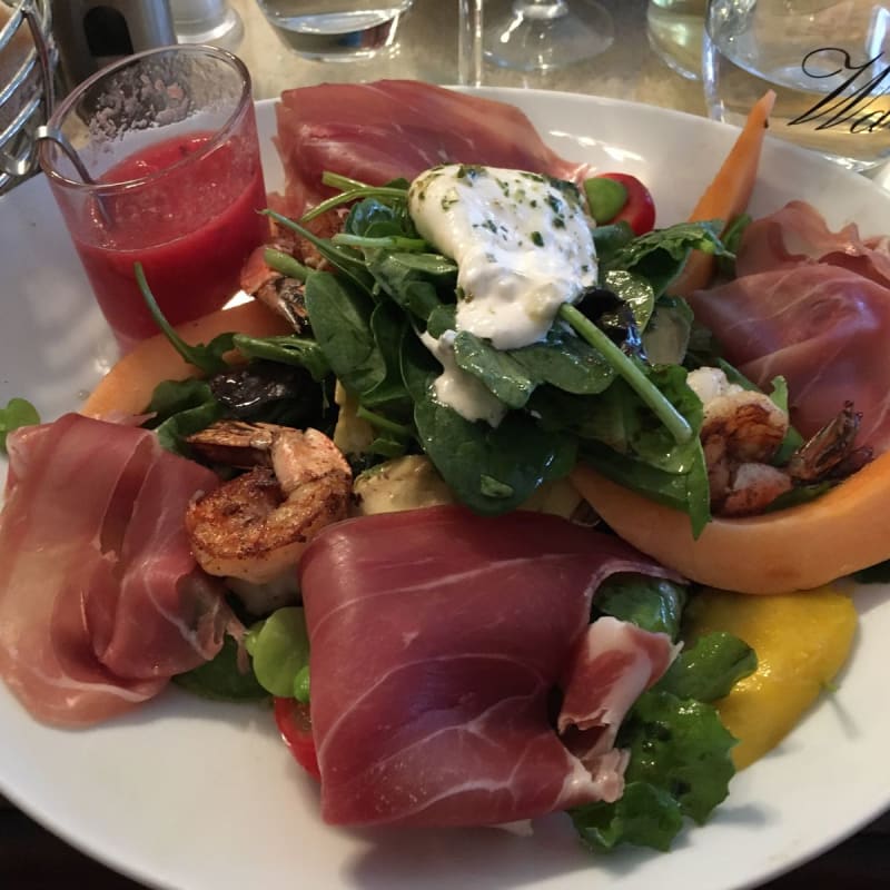 Fraîche et très bonne avec ses crevettes roses grillées (un régal de sucré-salé) - Les Petits Papiers, Paris