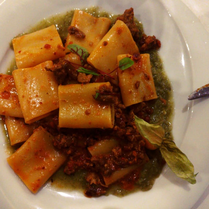 Paccheri al ragù di cinta senese con salsa di porri - L'Osteria del Poeta