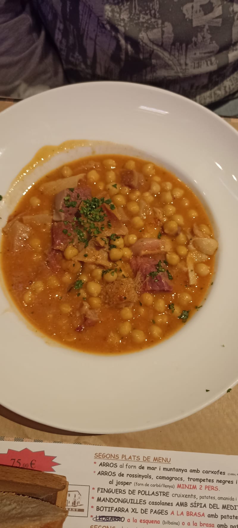 Tapa de butifarra d'ou amb trompetes
