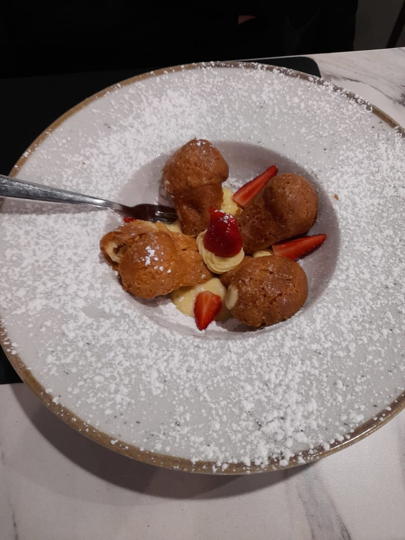 Babà mignon con crema pasticcera - Bell' e Buono, Rome