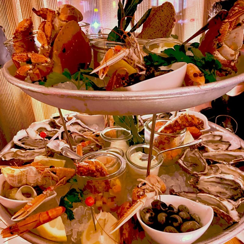 Plateau fruits de mer - Astra Hotel / Brasserie Historique La Coupole 1912, Vevey