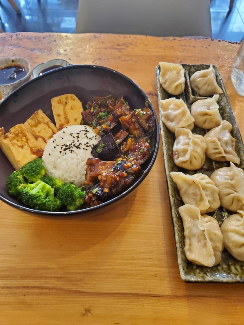 Vapeur et plat vegetarien à base d aubergines - Yinan et Hugo, Paris