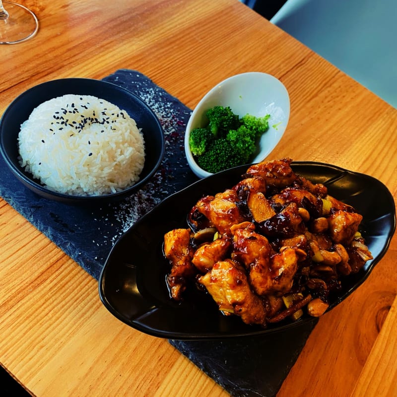 Poulet caramélisé et cacahouète  - Yinan et Hugo, Paris